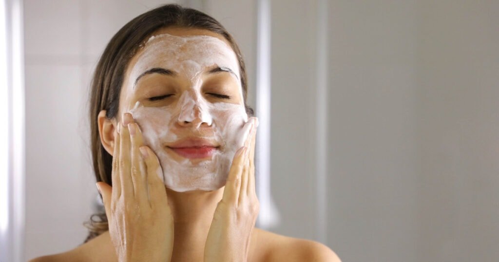 The Skincare Mystery Solved: The Correct Order of Cleanser and Face Wash_3